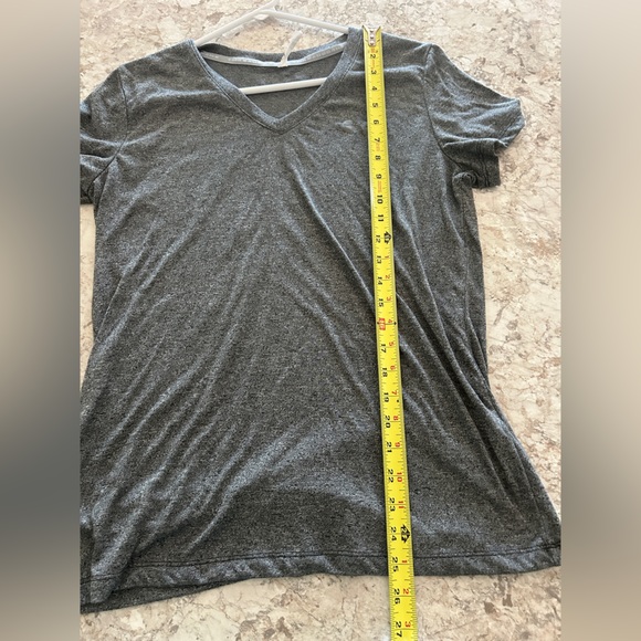 Womens Under Armour T-shirt Gray Medium - Picture 9 of 12